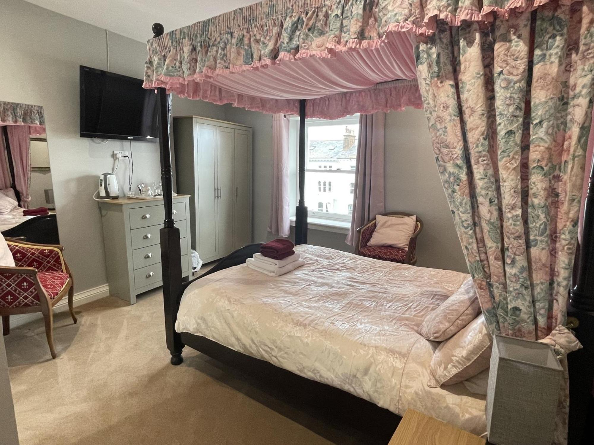 White Court Llandudno Bed & Breakfast Bilik gambar